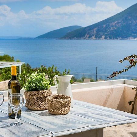Martini Waterfront Suites Фискардо Екстериор снимка