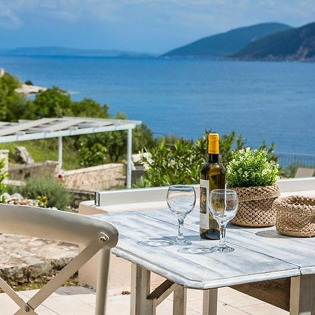 Martini Waterfront Suites Фискардо Екстериор снимка