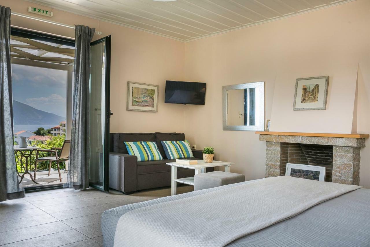 Martini Waterfront Suites Фискардо Екстериор снимка