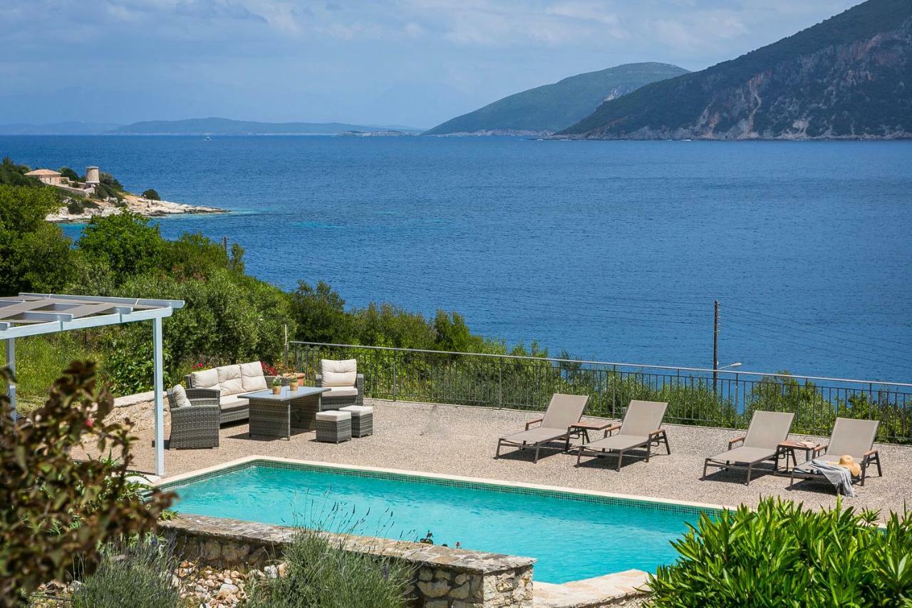 Martini Waterfront Suites Фискардо Екстериор снимка