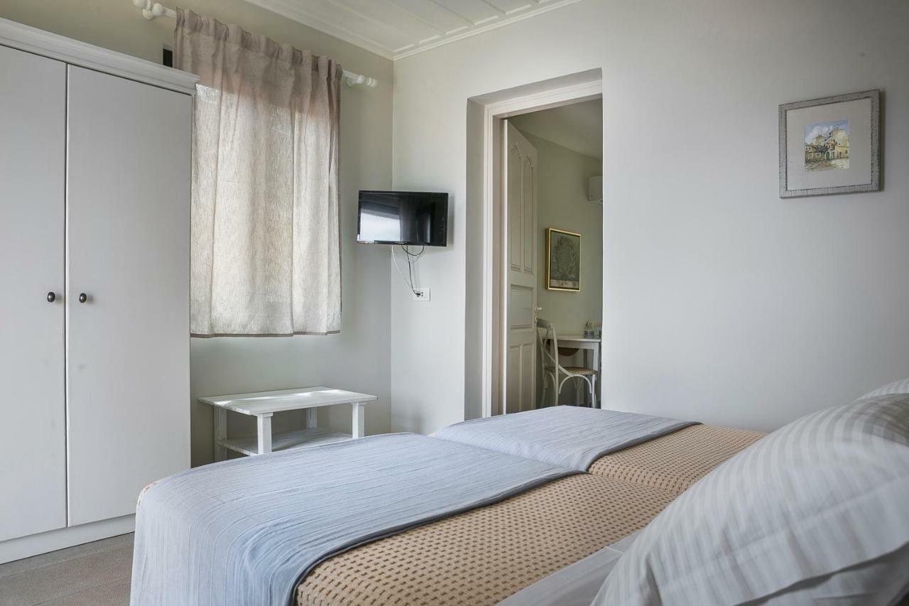 Martini Waterfront Suites Фискардо Екстериор снимка