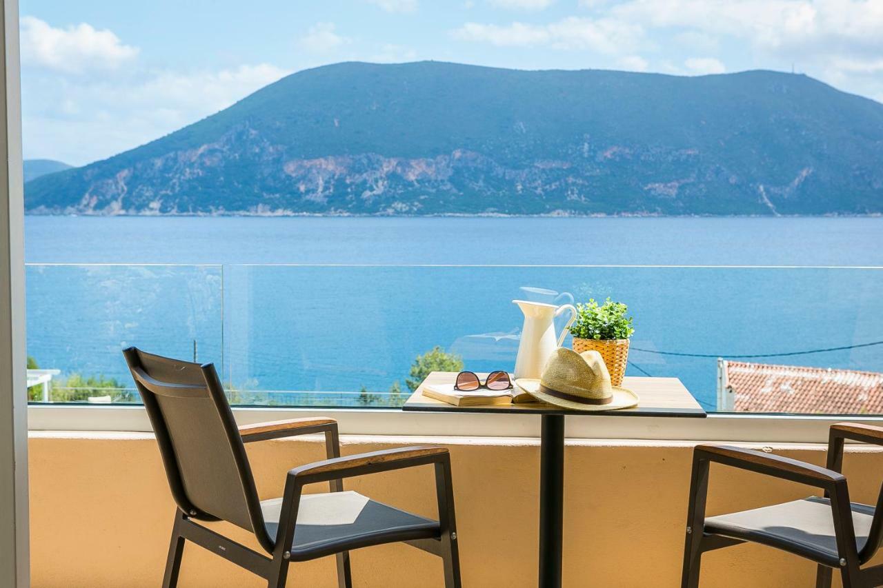 Martini Waterfront Suites Фискардо Екстериор снимка