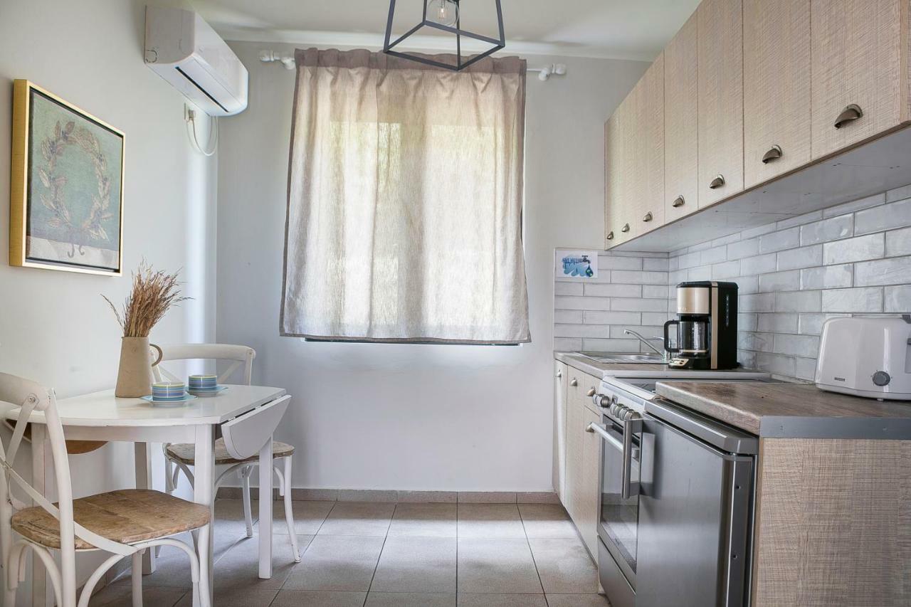 Martini Waterfront Suites Фискардо Екстериор снимка