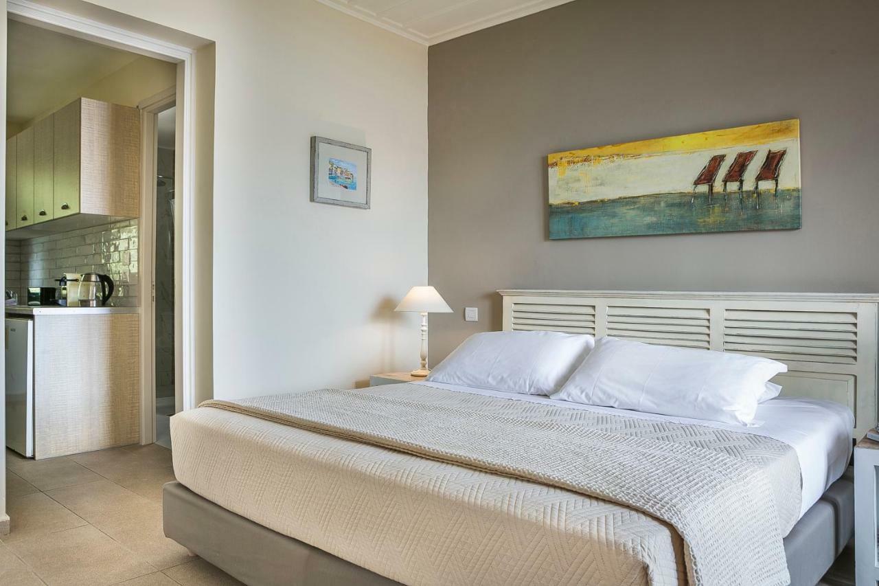 Martini Waterfront Suites Фискардо Екстериор снимка