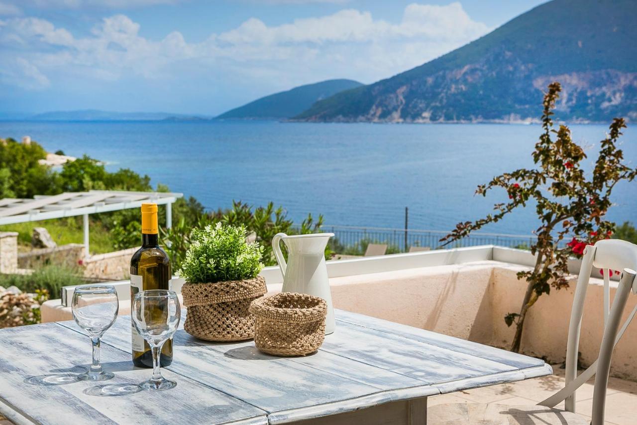 Martini Waterfront Suites Фискардо Екстериор снимка
