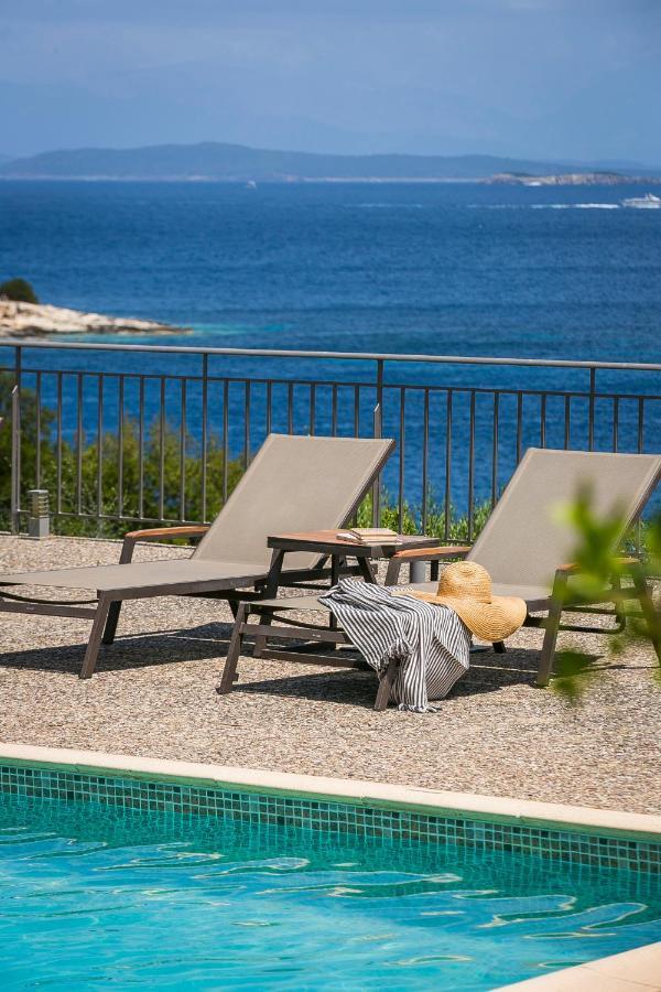 Martini Waterfront Suites Фискардо Екстериор снимка