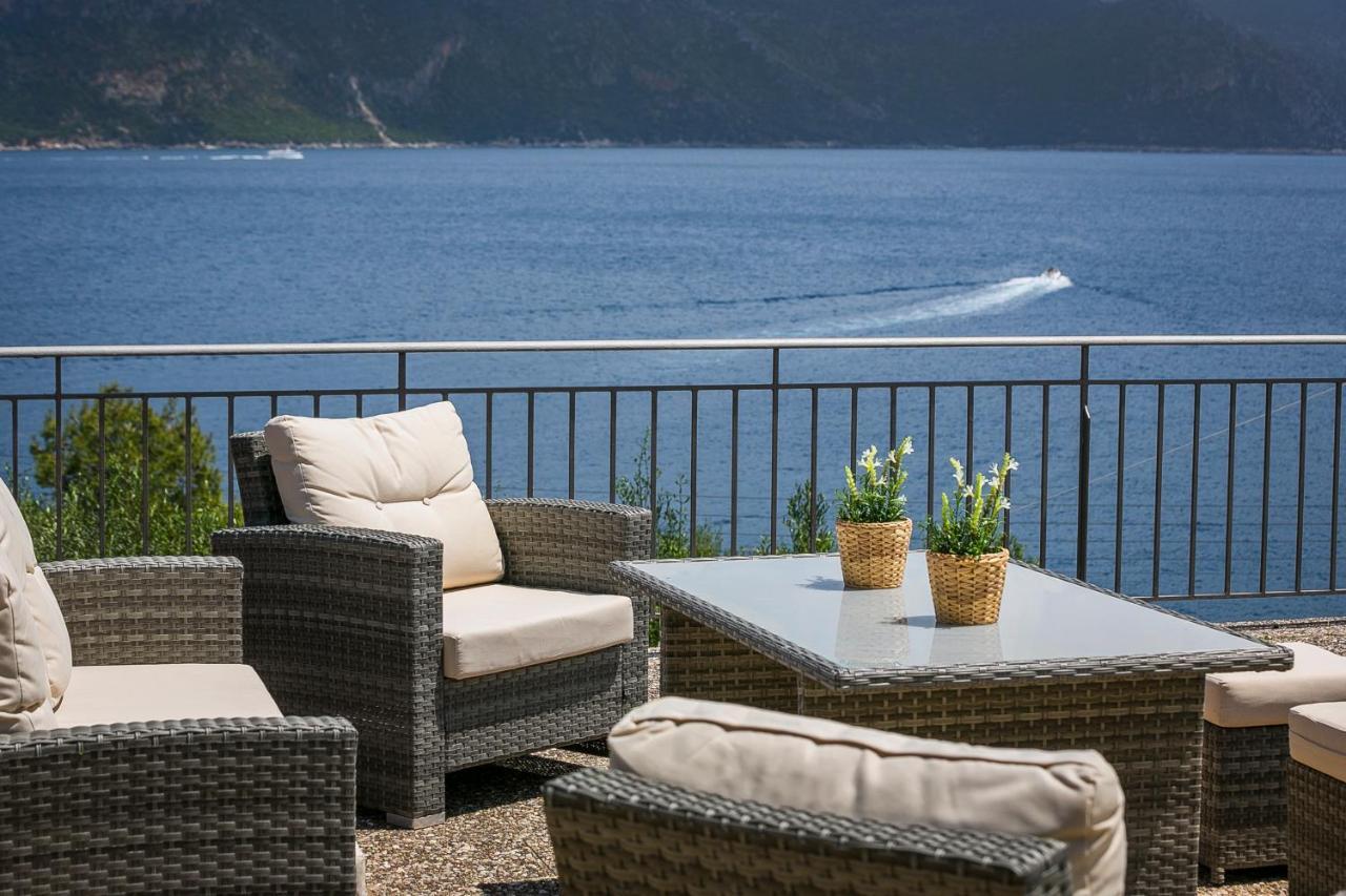Martini Waterfront Suites Фискардо Екстериор снимка