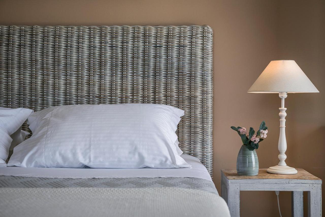 Martini Waterfront Suites Фискардо Екстериор снимка