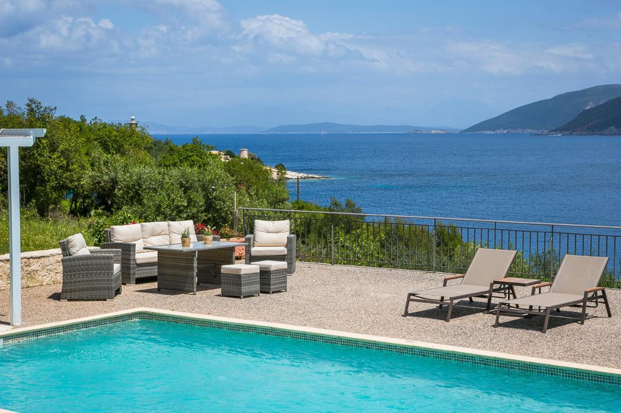 Martini Waterfront Suites Фискардо Екстериор снимка